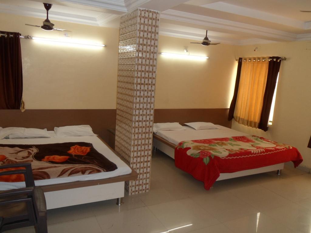 Hotel Raj Palace Dwārka Szoba fotó