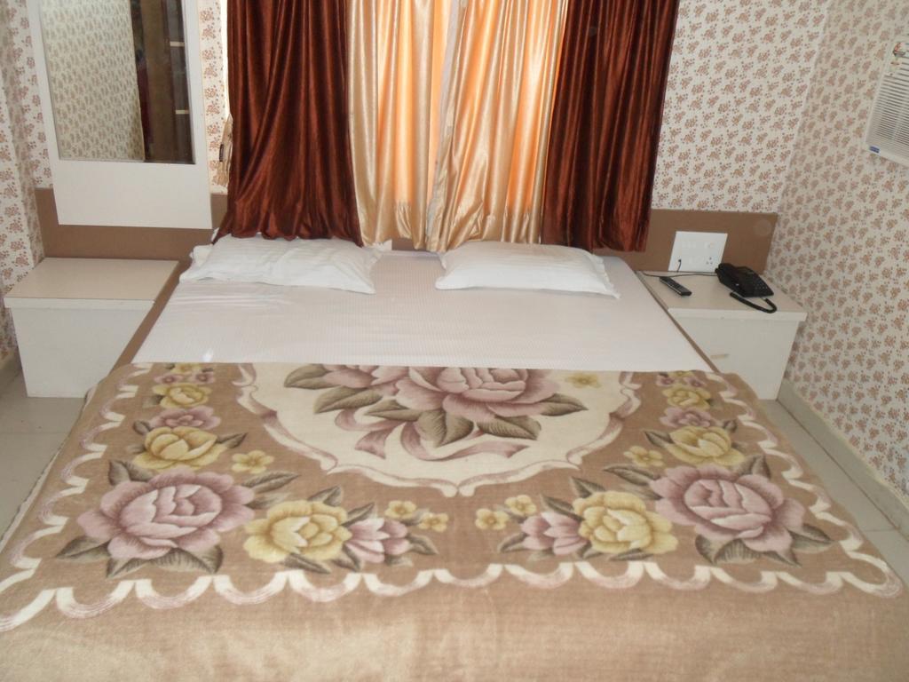 Hotel Raj Palace Dwārka Kültér fotó