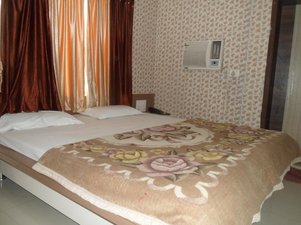Hotel Raj Palace Dwārka Kültér fotó