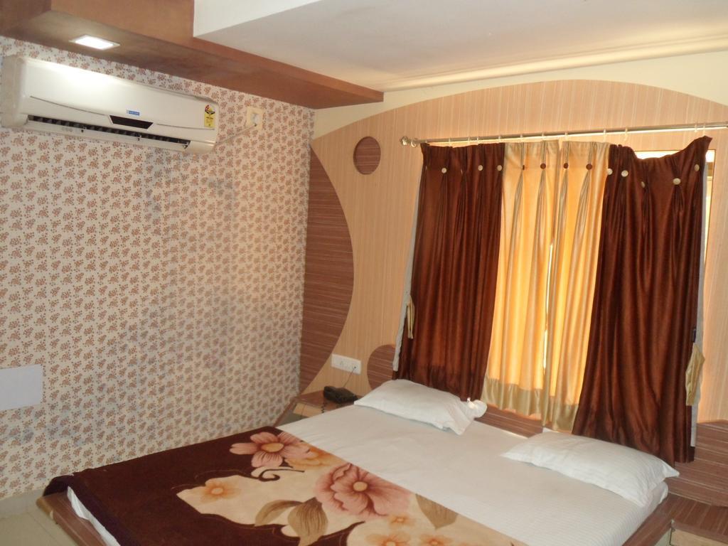 Hotel Raj Palace Dwārka Kültér fotó