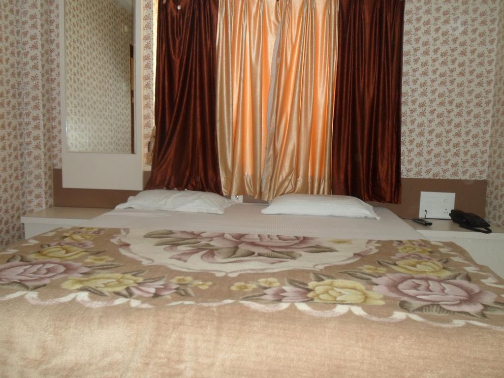 Hotel Raj Palace Dwārka Kültér fotó